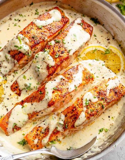 Salmon Recipe Pan, Salmon Recipes Pan Seared, Lemon Cream Sauces, Sauce For Salmon, Garlic Butter Salmon, Butter Salmon, Creamy Garlic Sauce, Lemon Salmon, Salmon Seasoning