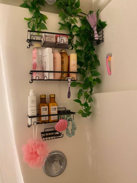 Bathroom Shower Organization, Dream Apartment Decor, Shower Organization, Future Apartment Decor, Bathroom Decor Apartment, Bathroom Inspiration Decor, Apartment Bathroom, Apartment Decor Inspiration, Dream Room Inspiration