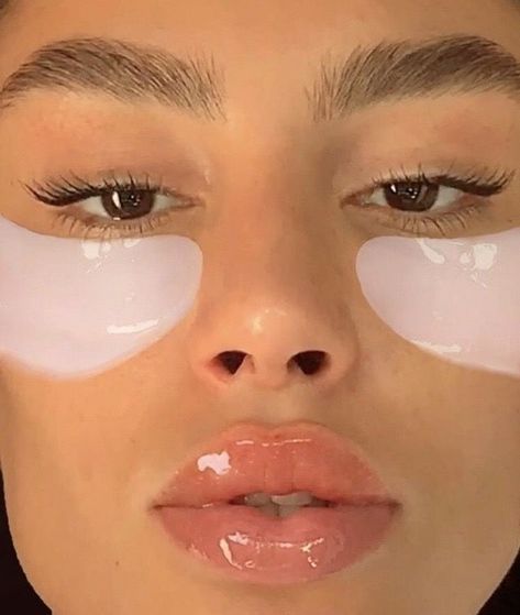 Undereye Patches, Perfect Skin Tone, Mask Aesthetic, Under Eye Mask, Reduce Dark Circles, Eye Patches, Vogue Beauty, Under Eye Bags, Mascara Facial