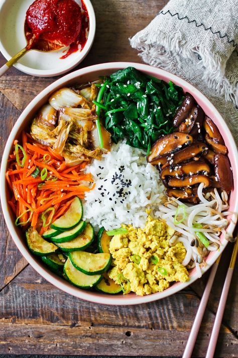 Vegan Bibimbap - Korean Mixed Rice with Vegetables Vegan Korean Bowl, Vegan Korean Food, Guest Recipes, Vegan Bibimbap, Rice With Vegetables, Korean Bibimbap, Bibimbap Recipe, Minimalist Food, Mixed Rice