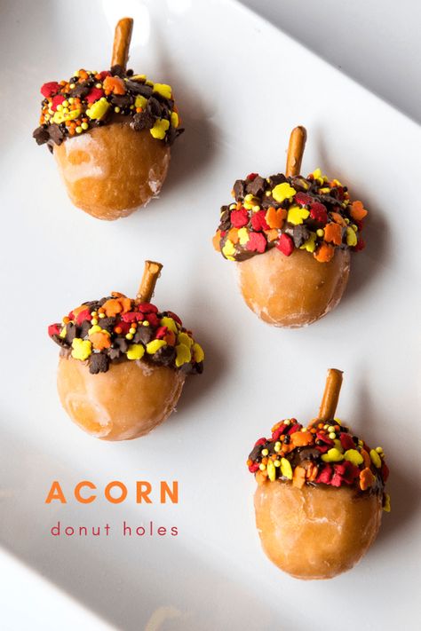 Acorn Doughnut Holes, Fall Treat Table Ideas, Preschool Baking Recipes, Fall Food Activities For Kids, Acorn Donut Holes, Cute Thanksgiving Treats Food Ideas, Cute Easy Thanksgiving Desserts, Thanksgiving Esthetics, Thanksgiving Theme Desserts