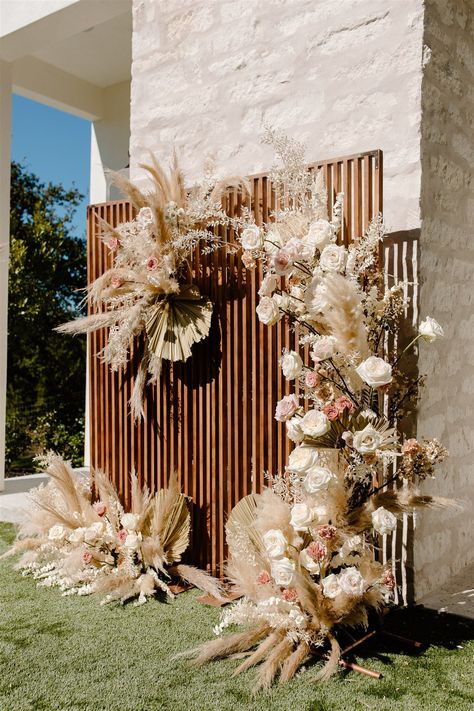 Modern Ethereal Wedding, Ceremony Backdrop Ideas, Floral Ceremony Backdrop, Pampas Grass Ceremony, Floral Ceremony, Boho Wedding Backdrop, Elegant Evening Gowns, Grass Backdrops, Boho Backdrop