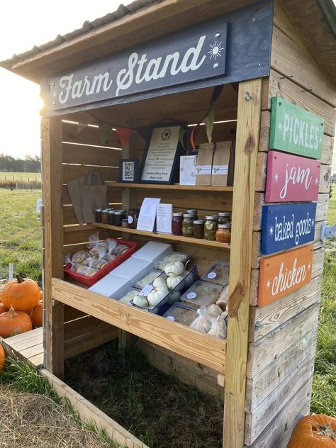 Farm Fresh Adventures | Prince William Living Vegetable Stand Ideas Farmers' Market, Roadside Stall Farm Stand, Farm Stand Signs Diy, Roadside Stand Sign, Produce Stand Display, Farm Box Ideas, Farm Fresh Vegetables, Farm Roadside Stand, Farmer Market Stand Ideas