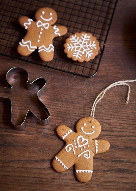 Gingerbread Tree Cookies, Marshmallow Snowmen, Decorating Sugar Cookies, Christmas Wreath Cookies, Christmas Treats To Make, Joy Of Baking, Traditional Christmas Cookies, Gingerbread Cookies Decorated, Holiday Sugar Cookies