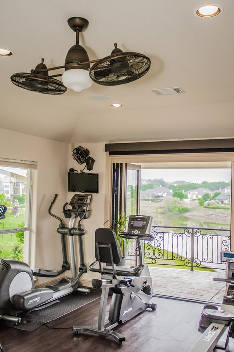 Interesting choice...Ceiling Fan and lighting layout Gym Decorating Ideas, Small Space Home Gym, Home Gym Machine, Dream Home Gym, Workout Room Home, Exercise Room, Gym Room At Home, Gym At Home, Home Gym Decor