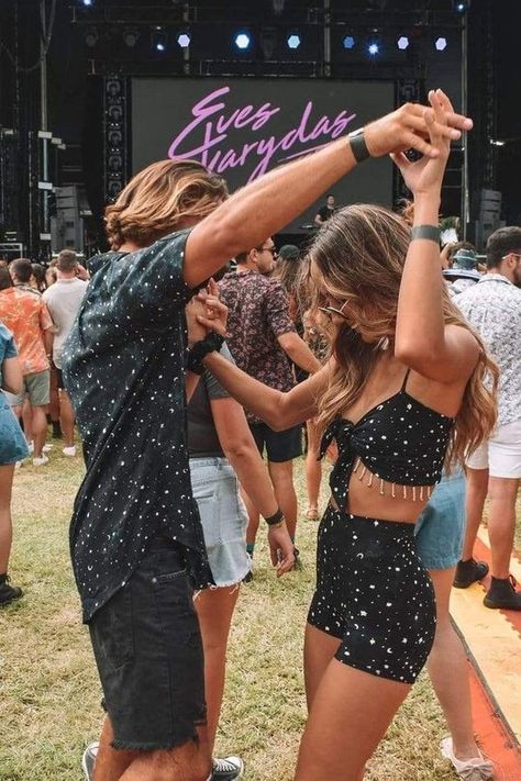 Mode Coachella, Tomorrowland Outfit, Coachella Fits, Festival Outfit Inspiration, Rave Fits, Festival Attire, Festival Inspo, Festival Outfits Rave, Couple Fits