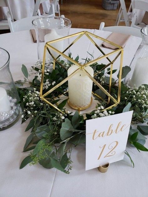 27 Luxury and Enchanting Geometric Wedding Decorations #wedding #decor #weddingdecor #geometric Round Wedding Tables, Greenery Wedding Centerpieces, Geometric Centerpiece, Romantic Wedding Centerpieces, Greenery Wedding Bouquet, Tafel Decor, Fall Wedding Centerpieces, Wedding Floral Centerpieces, Geometric Wedding