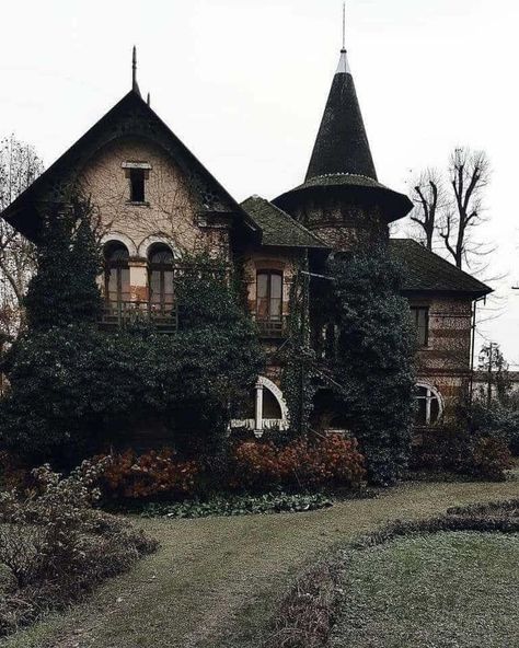 House, witchy , witchy, victorian, magick , vampire 1300s House, Small Gothic House, Masculine Cottagecore, Gothic Cottagecore Aesthetic, Sims Exterior, Decorate A House, Goth Cottage, Gothic Cottagecore, Lovely Scenery