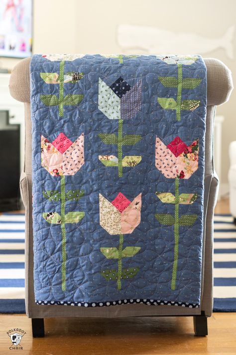 Tailored Tulips Quilt & Quilt Along Tulip Quilt Block Pattern Free, Tulip Quilts, Quilts Using Fat Quarters, Tulip Quilt, Moda Fabric Quilts, Spring Quilts, Flower Quilts, Costume Sewing Patterns, Quilt Stores