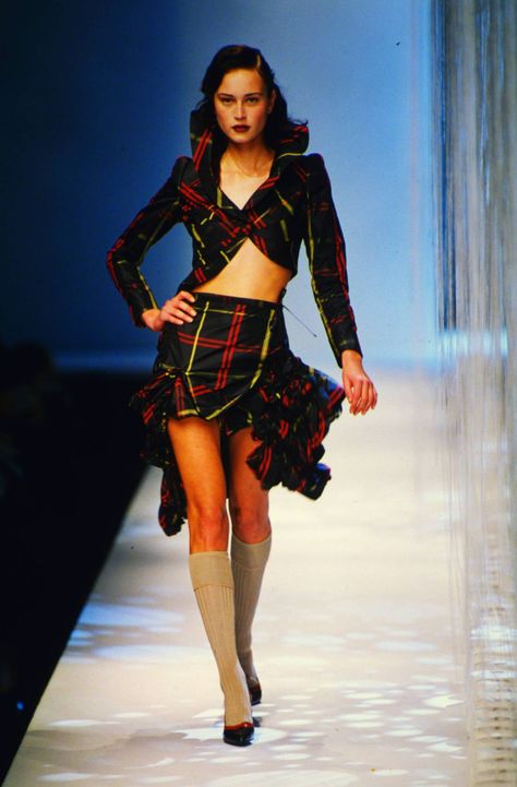 Moschino Runway, 90s Runway, Vintage Runway, City Of Angels, Top Model, Costume Design, 90s Fashion, Moschino, Ready To Wear