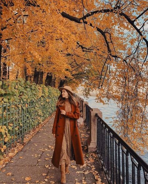 fall outfits inspo Fall Ideas Photoshoot, Fall Aesthetic Photo Ideas, Autumn Photo Inspiration, Fall Season Photoshoot, Autumn Fashion Photoshoot, Outfit For Fall Photoshoot, Fall Photoshoot Poses Ideas, Autum Poses, Fall Outfit For Photoshoot