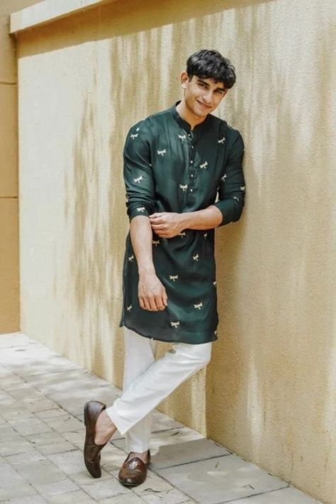 Silk Kurta Pajama For Men, Kurta Set For Men Wedding, Ethnic Kurta For Men, Indian Clothes Men, Trendy Kurta For Men, Kurta Outfits For Men, Men Kurta Designs Style 2024, Men’s Kurta, Ethnic Outfits For Men