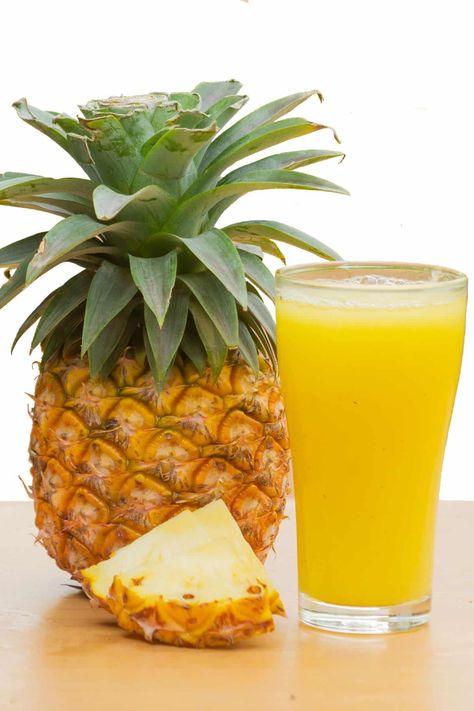 Jnv Life, Pineapple Ginger Juice, Pineapple And Ginger, Fresh Pineapple Juice, Pineapple Juice Recipes, Fruits Juice, Pineapple Detox, Recipe Smoothie, Pineapple Ginger