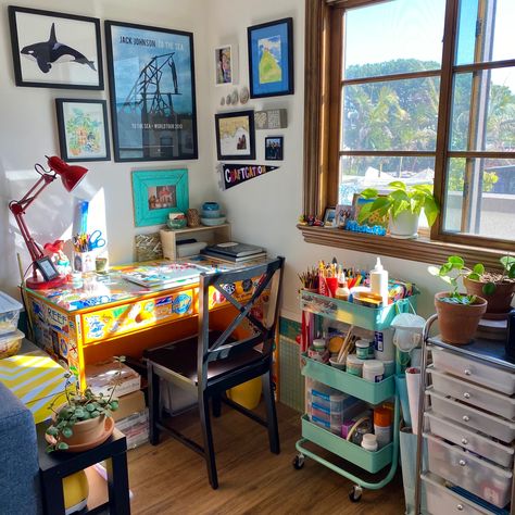 Art Room With Couch, Small Craft Organization, Desk For Craft Room, Art Area For Adults, Cozy Craft Room Reading Nooks, Art Studio Bedroom Ideas Small Spaces, Art Corner Studio Small Spaces, Small Apartment Art Studio, Art Corner Bedroom Small Spaces