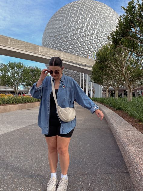 Theme Park Outfit Summer, Disneyworld Outfit Women, Plus Size Disney Outfits, Disney Outfits Summer, Epcot Outfit Ideas, Disneyworld Outfits, Epcot Outfit, Disney Parks Outfits, Singapore Outfit