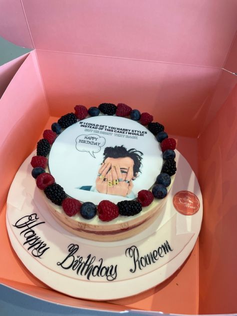 Cake pink round berry strawberry Harry styles layers Harry Styles Themed Birthday Cake, Harry Styles Themed Cake, Harry Styles Birthday Cake, Harry Styles Cake, Harry Styles House, Harry Styles Birthday, Birthday Cake Design, Theme Birthday Cake, Styles Ideas