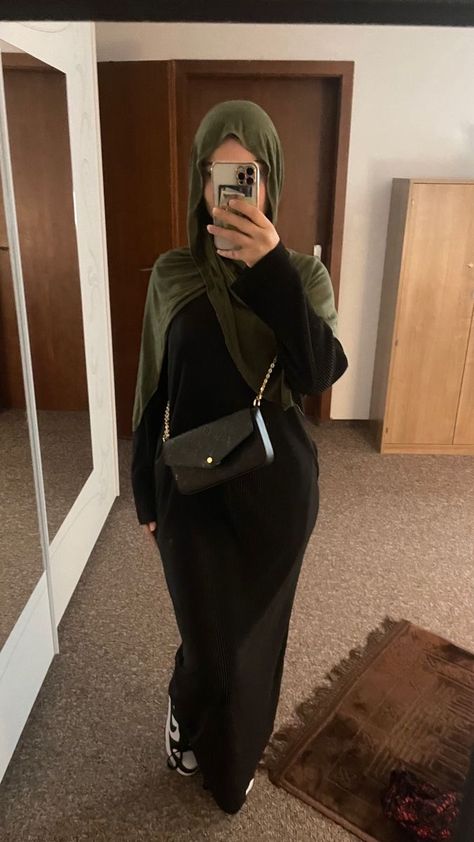 Hijab I Outfits, Hijab Outfit Abaya, Olive Green Hijab Outfit, Hijabi Jersey Outfit, Hijab Styles Jersey, Green Hijabi Outfits, Jersey Hijab Outfit, Cool Hijab Outfit, Dress Outfits Hijab