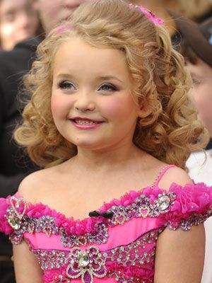 Honey Boo Boo Mania Famous Blondes, Toddlers And Tiaras, Honey Boo Boo, Glitz And Glam, Chris Brown, Cosmopolitan, Jennifer Aniston, Reality Tv, Rihanna