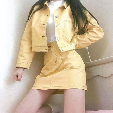 yellow aesthetic ethereal light soft pastel yellow lemon citrus mango yellow banana milk korean japanese aesthetics aesthetic minimalistic cute grunge Cute Hipster Outfits, Mode Ulzzang, Korean Fashion Ideas, K Fashion, Yellow Outfit, Hipster Outfits, Korean Fashion Trends, Vogue Korea, Ulzzang Fashion