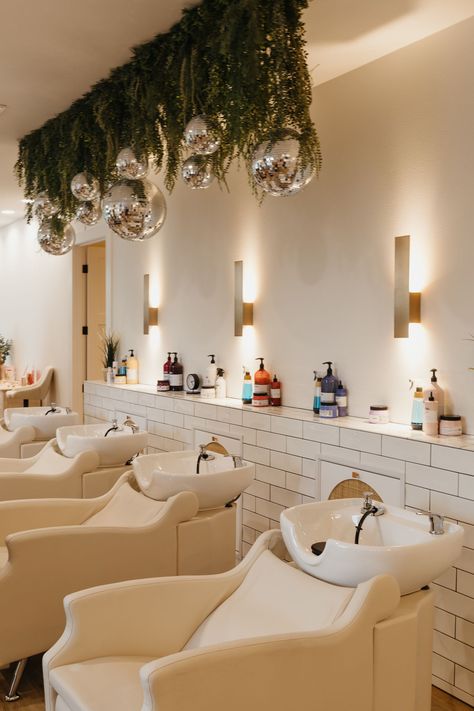 Shampoo Rooms In Salons, Hair Washing Station Salon, Shampoo Area In Salon Interior Design, Wash Bowls Salon, Hair Washing Station Home, Shampoo Bar Salon Ideas, Best Hair Salon Design, Modern Salon Waiting Area, Dream Hair Salon Ideas