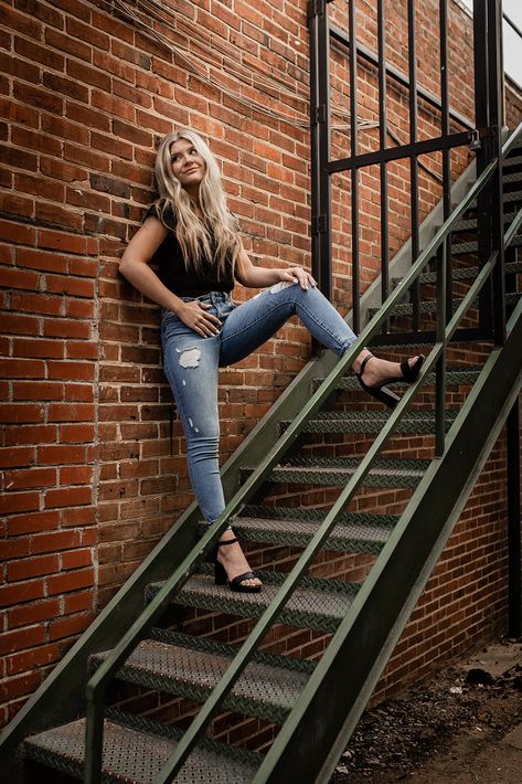 PORTRAITS — Keli Lindsey ~ Mississippi Photographer Highschool Photoshoot, Stairs Photoshoot, Black Stairs, Fall Girl, Senior Stuff, Pictures Poses, Senior Pictures Poses, Senior Photoshoot, Time Of Your Life