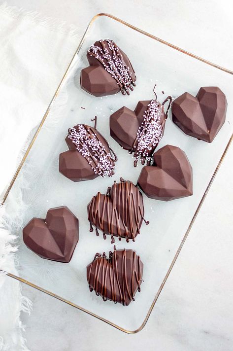 Chocolate Photoshoot, Peanut Butter Hearts, Dessert Shooters Recipes, Chocolate San Valentin, Peanut Butter Cups Recipe, Geometric Cake, Homemade Peanut Butter Cups, Chocolate Melting Wafers, Chocolate Candy Recipes