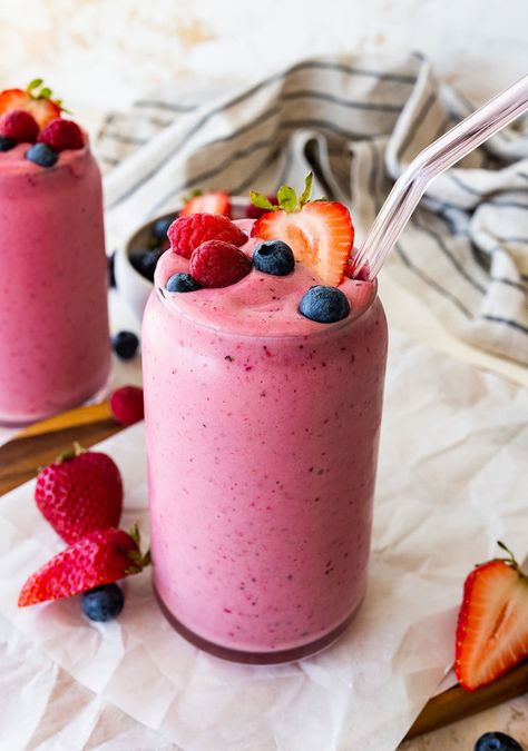 Kefir Smoothie Frozen Berry Smoothie, Probiotic Smoothie, Kefir Drink, Kefir Smoothie, The Smoothie Diet 21 Day, Smoothie Diet 21 Day, Pink Smoothie, Dragon Fruit Smoothie, Healthy Probiotics