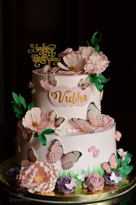 Quince Themes Enchanted Forest Pink, Enchanted Cake Design, Fairy Enchanted Cake, Butterfly Garden Cake Ideas, Purple Enchanted Forest Cake, Enchanted Garden Birthday Theme, Garden Design Cake, Enchanted Forest Theme Birthday Cake, Fairy Garden Theme Cake