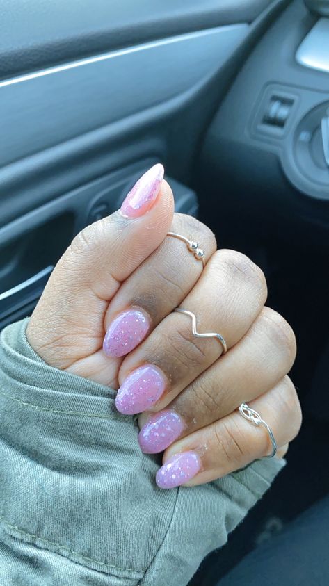 Nail Designs Pink Sparkle, French Dip Gel Nails, Cute Pink Oval Nails, Natural Nails With Pink Design, Cute Nail Designs Sparkle, Dip Inspo Nails, Light Pink Aesthetic Nails Short, Short Alomd Nails Cute, Light Pinkish Purple Nails