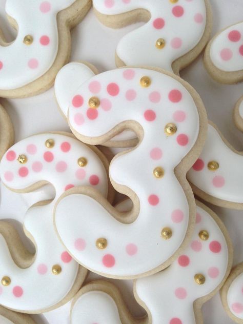 Polka dot number cookies Sandwich Birthday Party, Number Cookies, Happy Birthday Cookie, Royal Iced Cookies, Birthday Party Treats, Sugar Cookie Royal Icing, Iced Sugar Cookies, Sugar Cookie Frosting, Sugar Cookie Designs