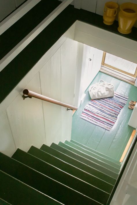 Painted Wooden Floors, Painted Floorboards, Cottage Flooring, Painted Wood Floors, Boston Design, Painted Floor, Painted Cottage, Stair Case, Painted Stairs