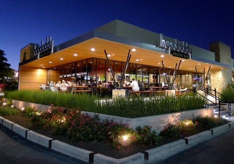 Hopdoddy Burger Bar Restaurant Facade, Restaurant Exterior Design, Restaurant Exterior, Outdoor Restaurant Design, Rustic Restaurant, Burger Bar, Modern Restaurant, Rooftop Restaurant, Bar Design Restaurant