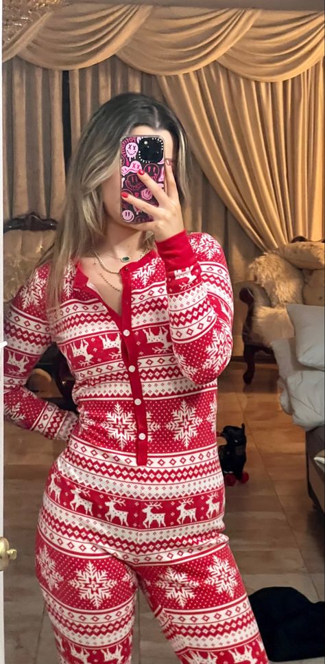 Onesie | christmas outfit | pajamas | holiday ideas | cozy outfit | thermal pajama | that girl christmas #christmas Winter Pijama Cozy, Victoria’s Secret Christmas Pajamas, Christmas Pajamas Women Cute, Christmas Pajamas Onesie, Cute Christmas Pjs For Women, Christmas Chill Outfit, Skims Christmas Pajamas, Victoria Secret Christmas Pajamas, Christmas Pjs Aesthetic Family