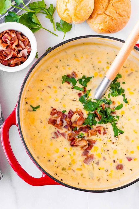 Bacon Potato Corn Chowder! This easy and comforting potato corn chowder is the perfect soup for dinner. It's creamy and loaded with red potatoes, sweet corn, and bacon. Bacon Potato Corn Chowder, Bacon And Corn, Bacon Chowder, Potato Corn Chowder, Potato Bacon, Potato Chowder, Chicken Receipes, Corn Chowder Recipe, Bacon Potato