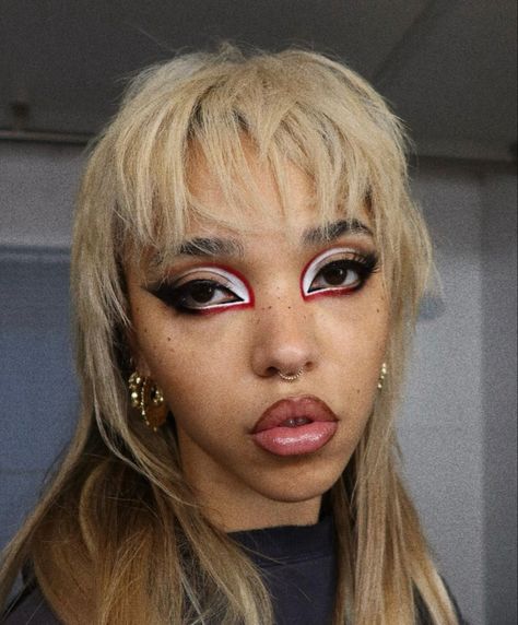 Persephone Makeup, Glossier Skin Tint, Futuristic Makeup, Fka Twigs, Alternative Makeup, Creative Eye Makeup, Creative Makeup Looks, Rocky Horror, Eye Makeup Art