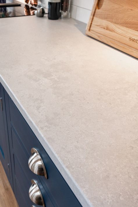 Speckled Stone Countertops, Wren Quartz Worktop, Porcelain Worktop Kitchen, Topus Concrete Caesarstone Kitchen, Worktops Kitchen Ideas, Caesarstone Airy Concrete, Concrete Quartz Countertops Kitchen, Ceaser Stone Kitchen Countertops, Concrete Kitchen Worktop