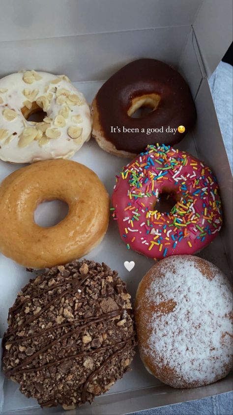 Doughnut Instagram Story, Donat Aesthetic, Coffee Snaps, Super Donut, Donuts Aesthetic, Eating Cereal, Homemade Cookbook, Chocolate Glazed Donuts, Food Story