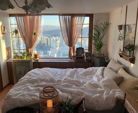 Big Bed In A Small Bedroom, Room With Window Aesthetic, Apartment Bedroom Big Windows, Bedroom Big Window Ideas, Studio Apartment Ideas Big Windows, Room With Big Windows Bedrooms Aesthetic, Bedroom With A Big Window, Bedroom Ideas For Small Rooms With Big Window, Modern Bedroom Big Windows