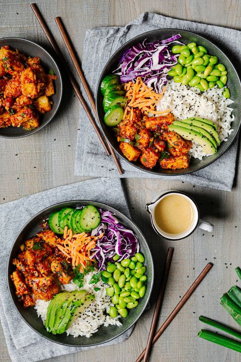 How To Make A Poke Bowl, Gyoza Bowl, Poke Bowl Photography, Vegan Poke Bowl Ideas, Poke Bowl Aesthetic, Tofu Breakfast Bowl, Poke Bowl Ideas, Poke Bowl Ideas Vegetarian, Vegetarian Poke Bowl