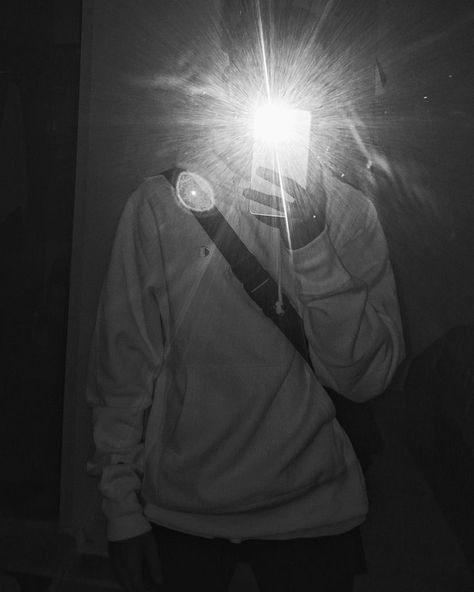 Blurry Boy Pics, Mirror Selfie Boy No Face Aesthetic, Boy Pics, Boy Blurred Pic, Blurry Pictures, Cool Boy Image, Profile Pictures Instagram, Insta Profile Pic