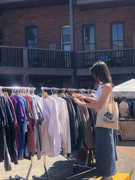 Trying On Clothes Aesthetic, Vision Board New Clothes, Thrifting Aesthetic Friends, Thrifting Vision Board, Thrifting With Friends Aesthetic, Thrift Girl Aesthetic, Selling Clothes Aesthetic, Thrifting Pictures, Thifting Aesthetic