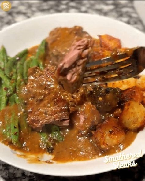 Smothered Steaks • deepfriedhoney Beef Recipes Easy Dinners, Smothered Steak, Steak And Gravy, Ny Strip Steak, Diner Recipes, Beef Recipes Easy, Gravy Recipes, Beef Steak, Steak Recipes