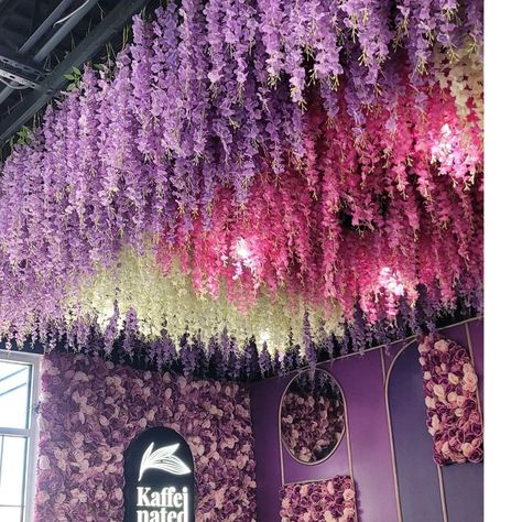 Wisteria Hanging From Ceiling Bedroom, Wisteria Ceiling Decor, Flower Ceiling Bedroom, Floral Ceiling Decor, Roof Decoration Ideas, Artificial Ceiling, Wisteria Ceiling, Wisteria Decor, Pillar Decorations