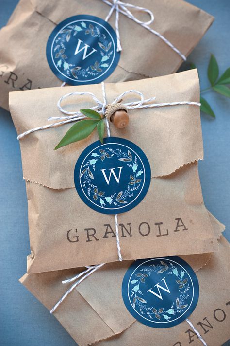 DIY Packaging Ideas to Upgrade Your Handcrafted Products Ribbon Diy Gift Ideas, Granola Wedding, Goodies Wedding, Granola Gift, Diy Granola, Wedding Favors Packaging, Săpunuri Handmade, Kraft Bag, Favor Packaging