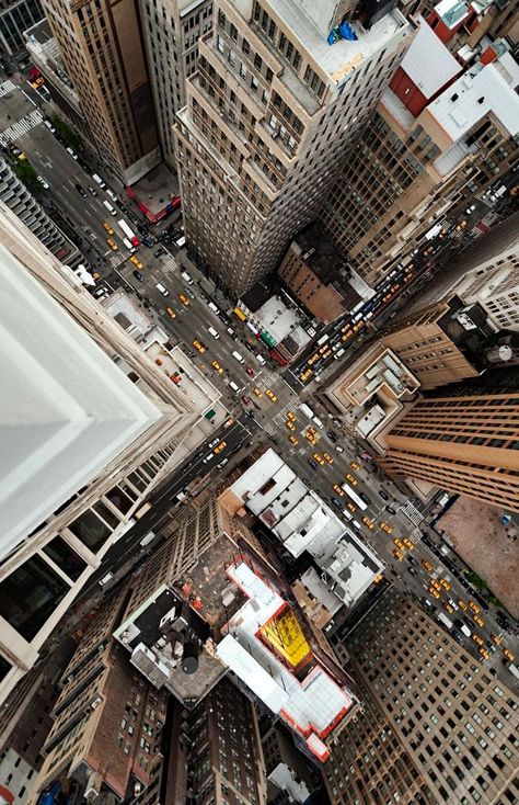 Birds Eye View Photography, Birds Eye View City, New York From Above, Perspective Photos, Nyc Rooftop, Perspective Photography, Landscape Photography Tips, Architecture Model House, City Drawing