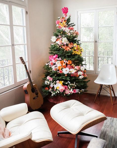 2016 Holiday Decorating Trends - PureWow Floral Christmas Tree, Tree Inspiration, Bohemian Christmas, Hawaiian Christmas, Summer Christmas, Tropical Christmas, Unique Christmas Trees, Deco Originale, Pink Christmas Tree