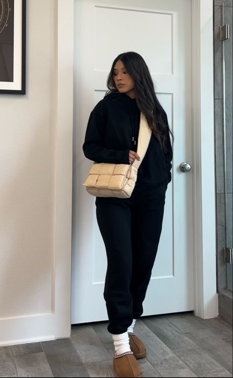 Black jogger set, chunky knit socks, ugg slippers, puffer bag, #outfitideas #casualoutfit #ootd #lazygirl #airportoutfit #ootd #blackoutfit #fashion #petitestyle #falloutfit Cute Simple Outfits Fall, Comfy Outfit Inspo Casual, Joggers And Uggs Outfit, Chunky Socks Outfit, Styling Ugg Slippers, Knit Socks Outfit, Cute Outfits With Joggers, Cute Casual Comfy Outfits, Simple Cozy Outfits