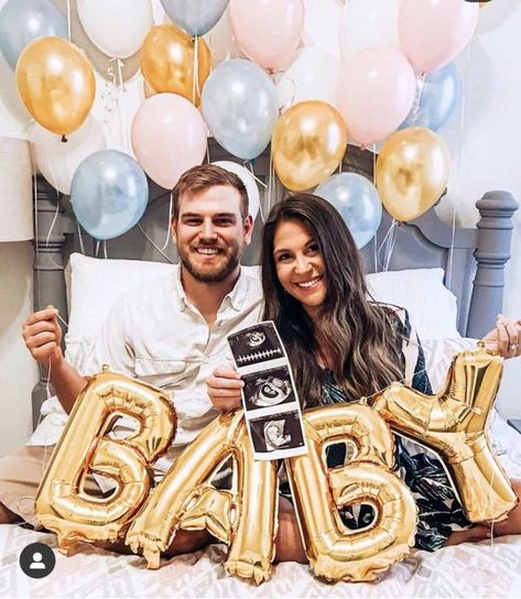 Unique Pregnancy Announcement Ideas, Pregnancy Announcement Pictures, Unique Pregnancy Announcement, Pregnancy Announcement Ideas, Baby Announcement Photoshoot, Cute Pregnancy Announcement, Baby Announcement Pictures, Positive Pregnancy Test, Pregnancy Announcement Photos