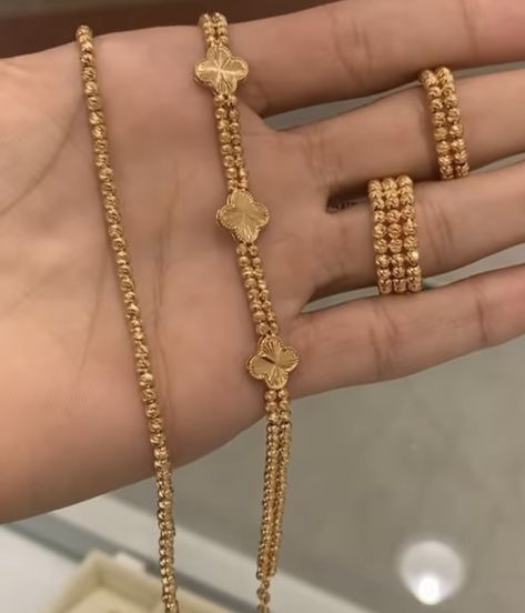 Desi Gold Bracelet, Asian Gold Necklace, Middle Eastern Gold Bracelet, Khaleeji Gold Jewelry, Dubai Gold Jewelry Bracelets, Gold Jewelry Middle East, Arab Gold Rings, Gold Jewelry Aesthetic Arab, Gold Arab Jewelry