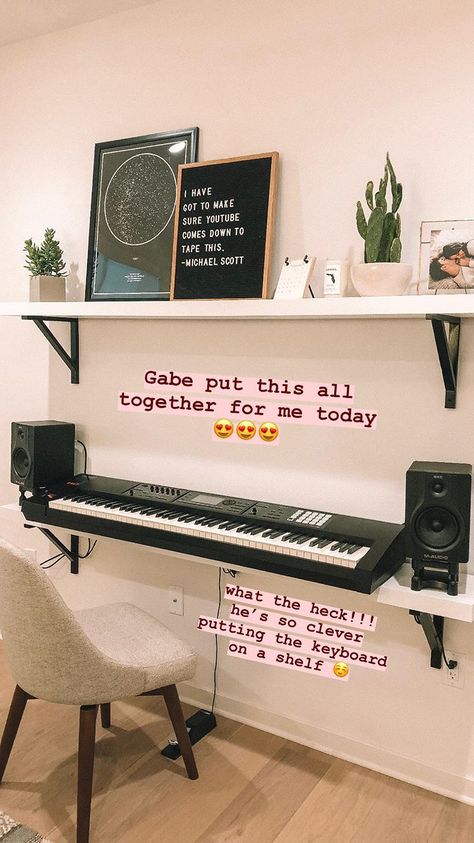 Keyboard Area In Living Room, Small Music Area In Living Room, Music Corner Living Room Keyboard, Floating Keyboard Piano Shelf, Keyboard Piano Room Decor, Music Reading Room, Bedroom With Keyboard Piano, Bedroom With Keyboard, Piano Small Space